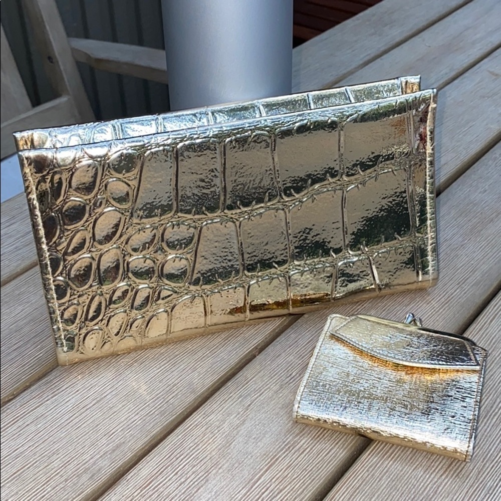 Vintage Metallic Gold Croc Embossed Bag w/wallet